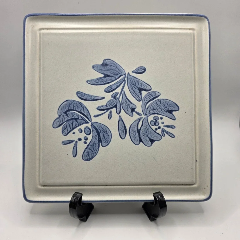 Pfaltzgraff Yorktowne Trivet Blue Floral Gray Stoneware USA Made
